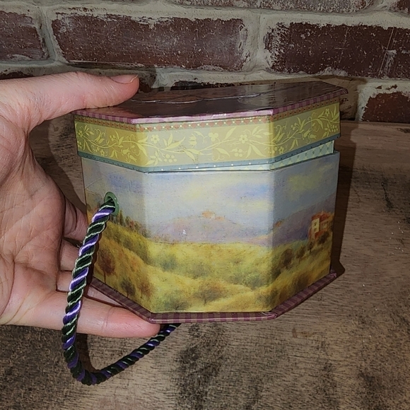 Taylor Swift Fearless Inspired Gift Box w/ Set Of 4 Glowing Bracelets - Picture 3 of 8